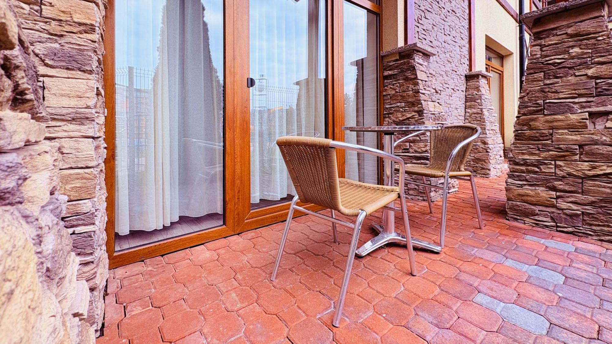 Elizabeth Apartment *